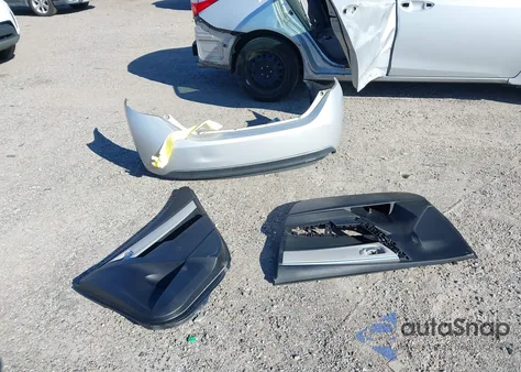 2015 Toyota Corolla Le z USA, uszkodzony, nr VIN 2T1BURHE1FC418471